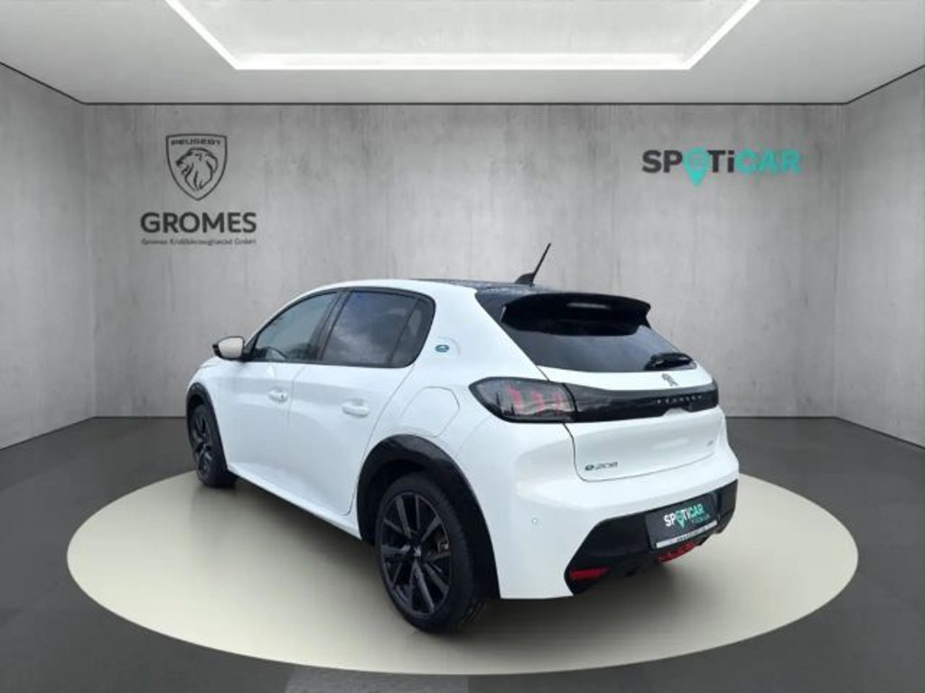 Peugeot e-208