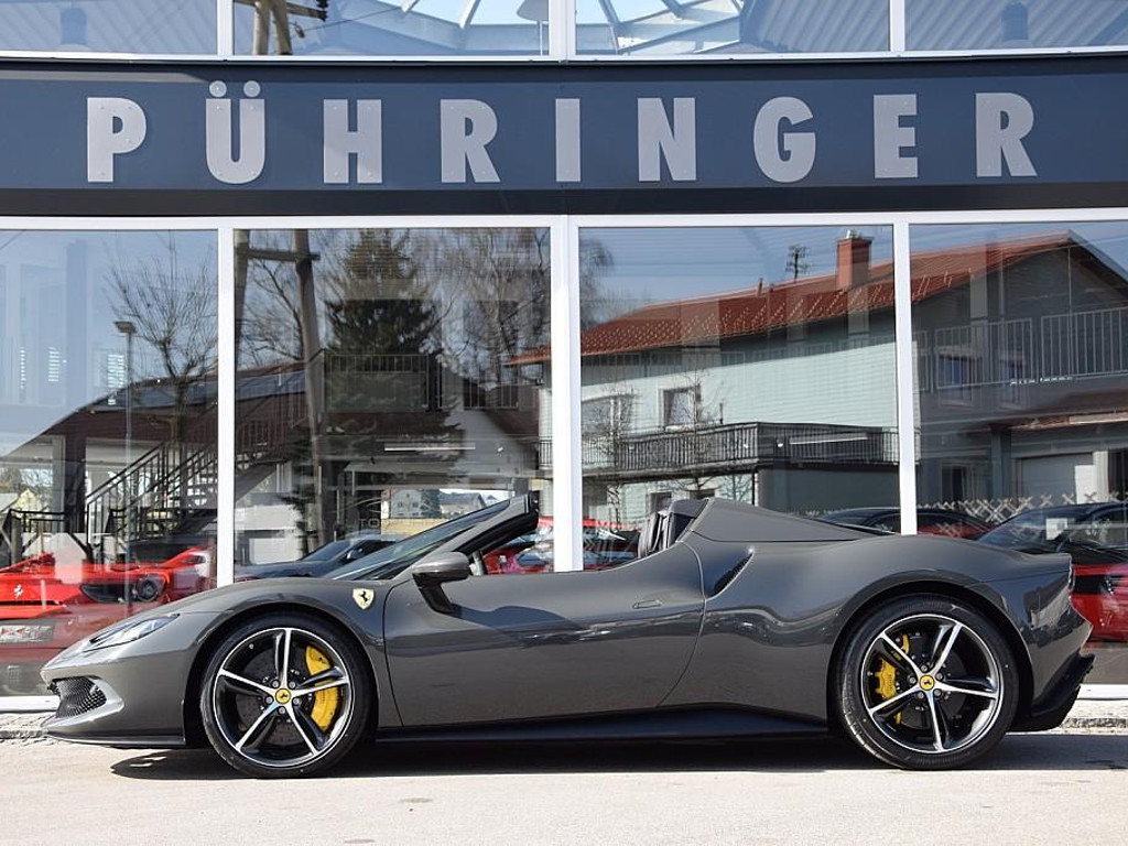 Ferrari 296 2025 Benzine