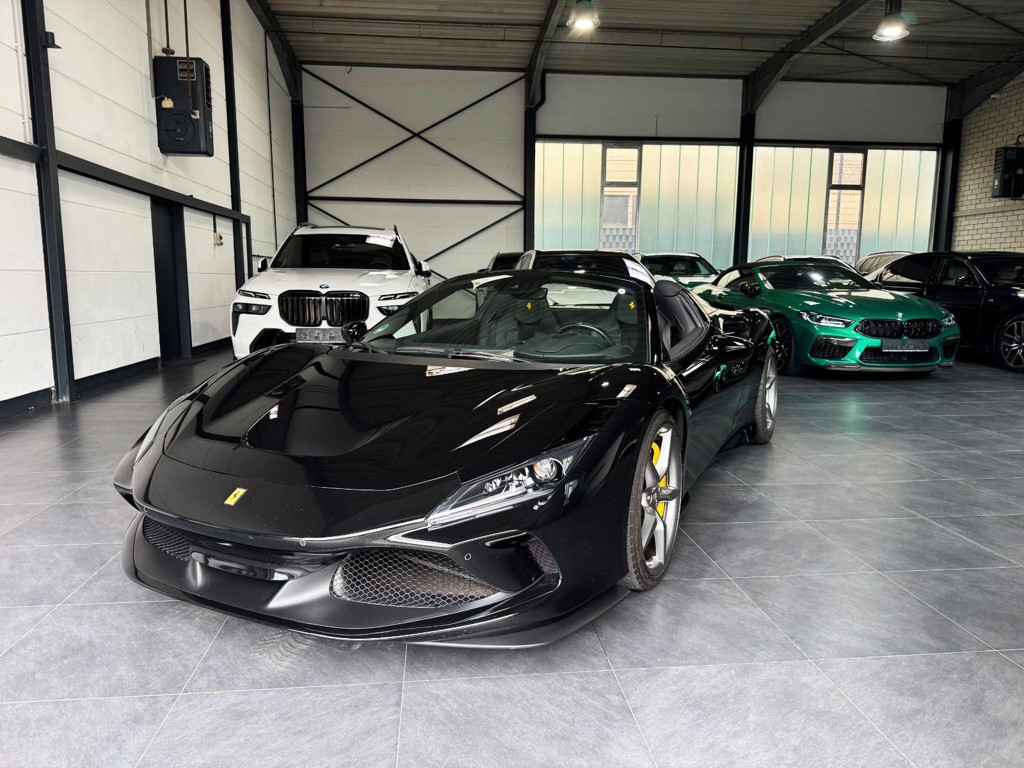 Ferrari F8 2021 Benzine