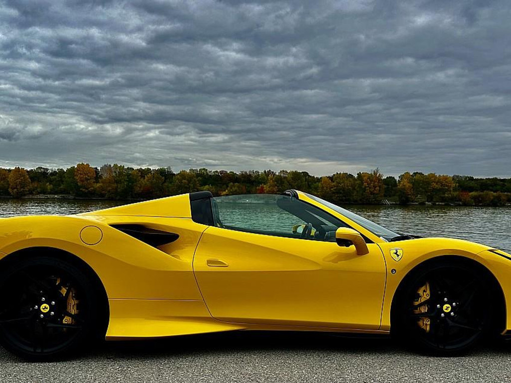 Ferrari F8 2022 Benzine
