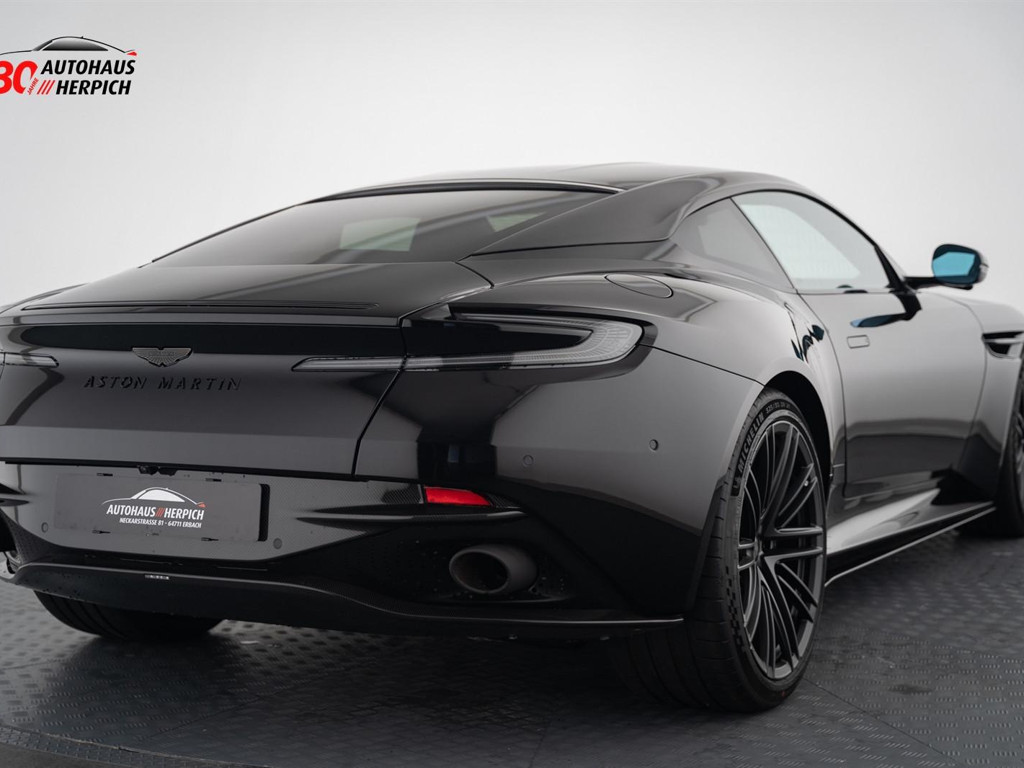 Aston Martin DB12