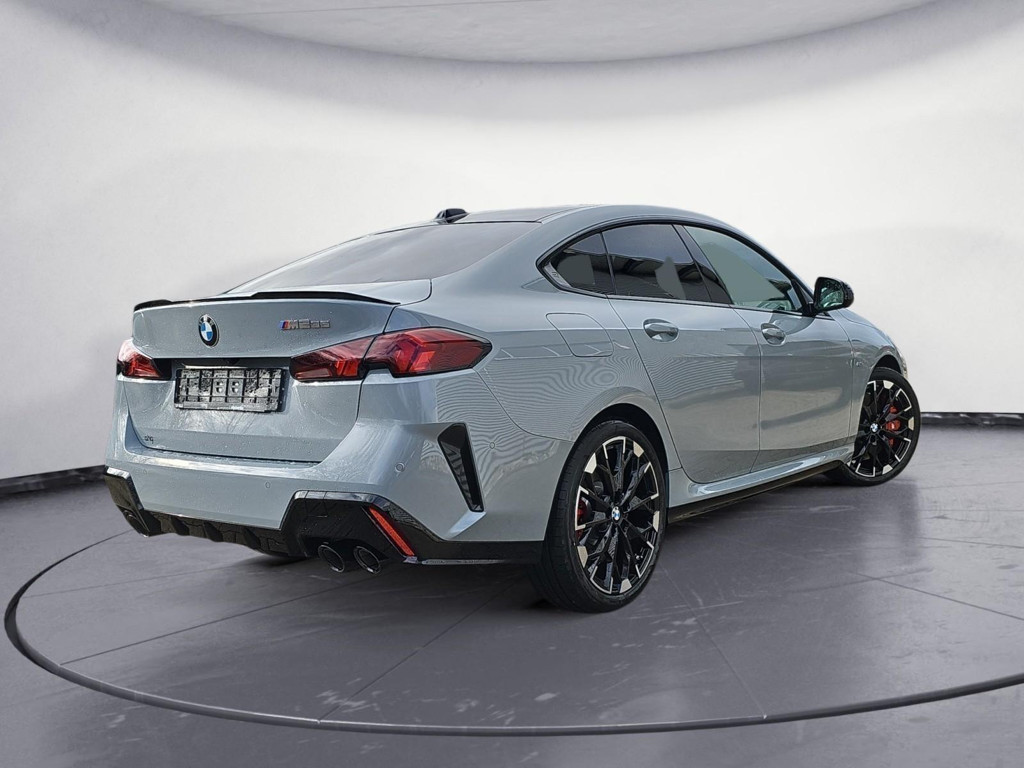 BMW M235
