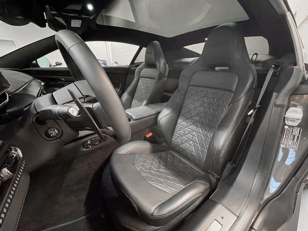 Aston Martin Vanquish