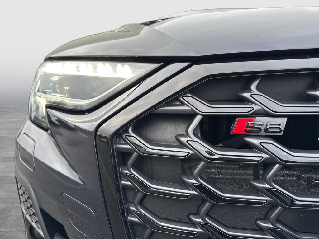 Audi S8
