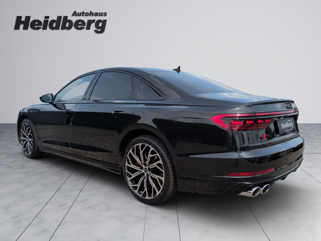 Audi S8