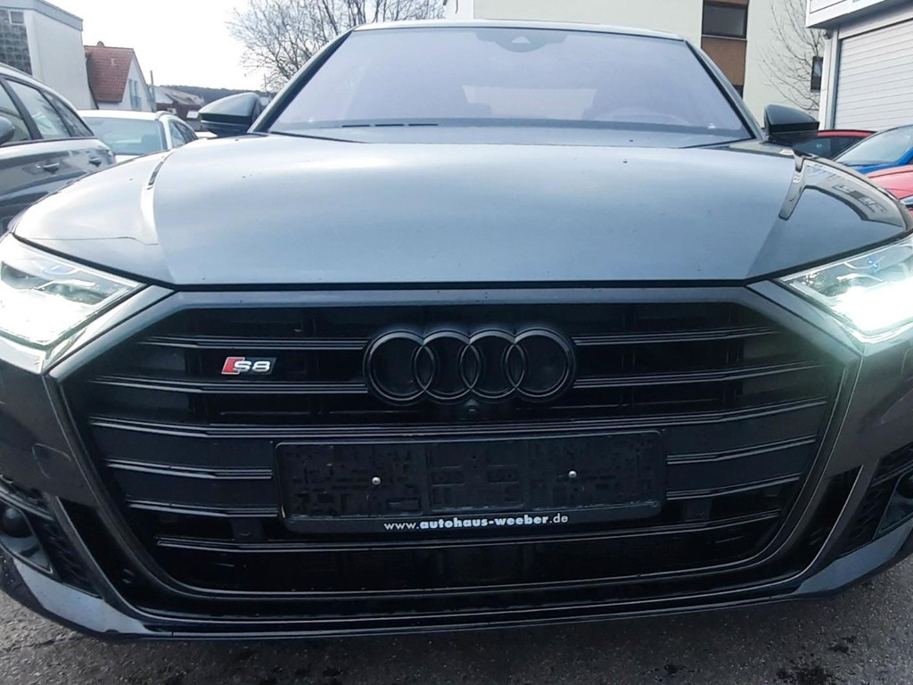 Audi S8