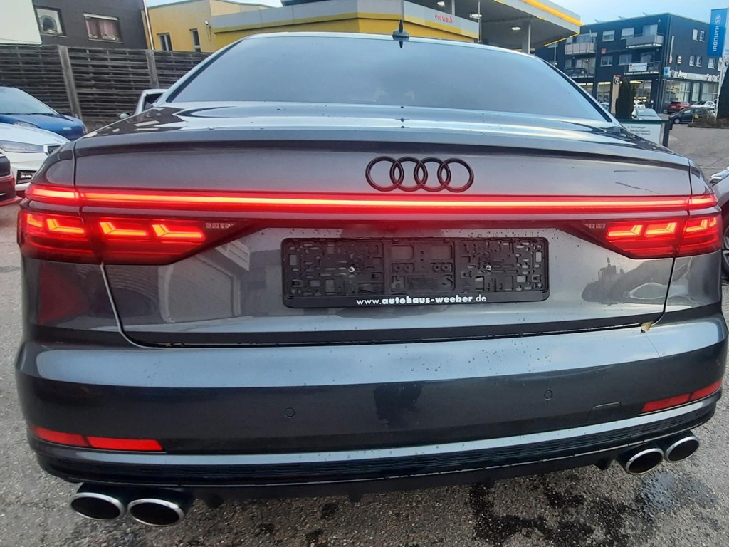 Audi S8