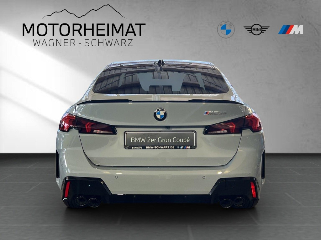 BMW M235