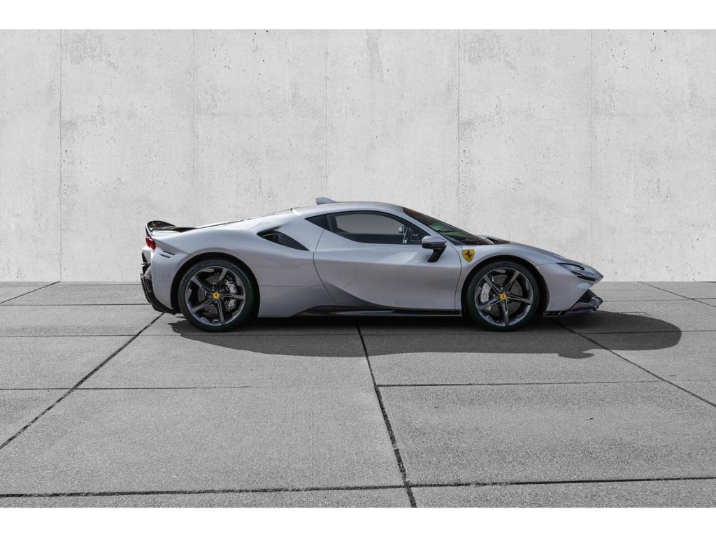 Ferrari SF90