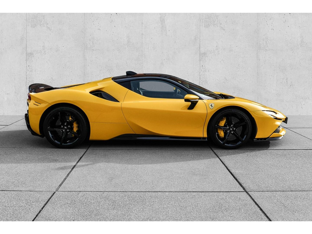 Ferrari SF90