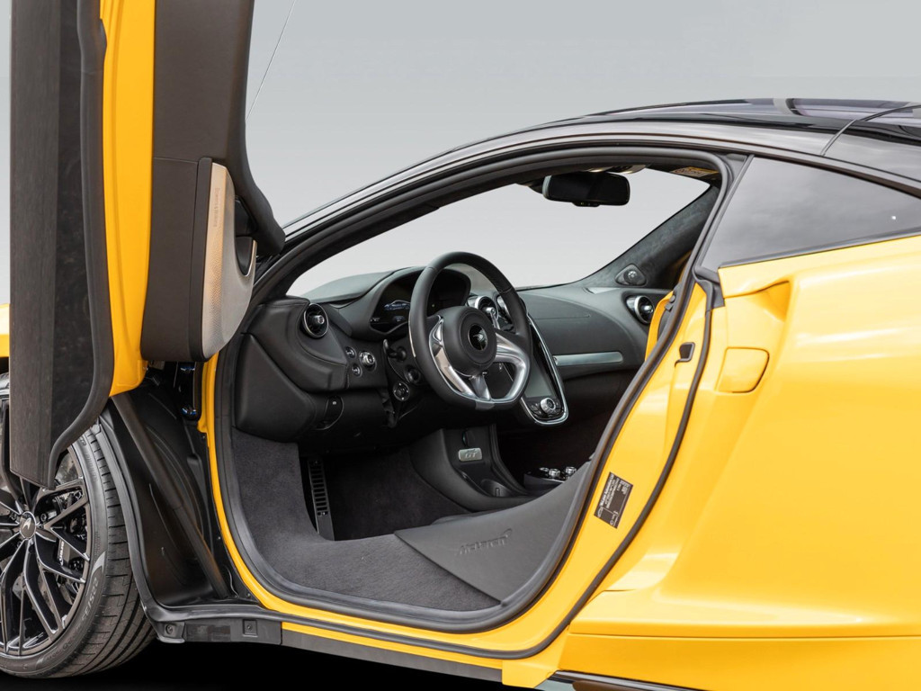McLaren GT