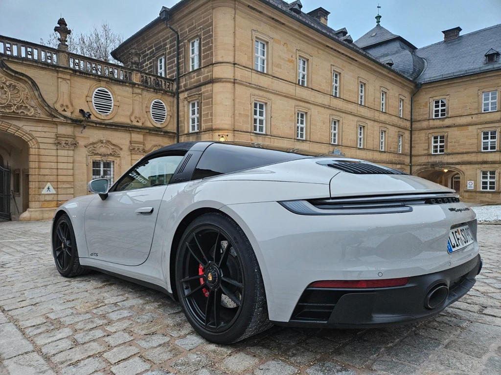 Porsche 992