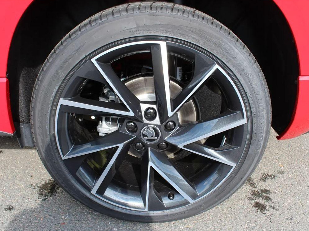 Skoda Karoq 2024 Benzine