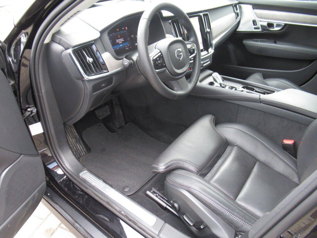 Volvo V90 Cross Country