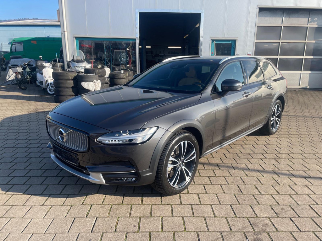 Volvo V90 Cross Country