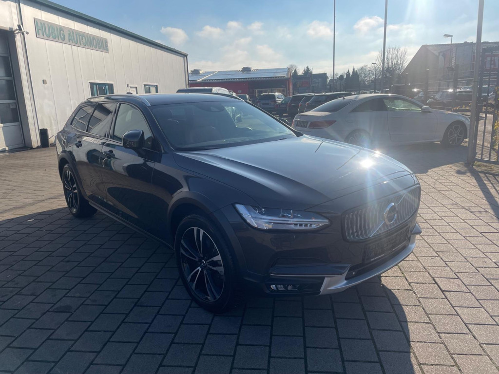 Volvo V90 Cross Country