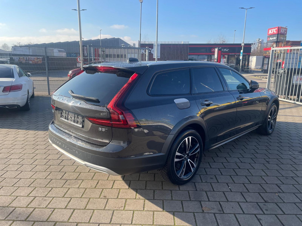 Volvo V90 Cross Country