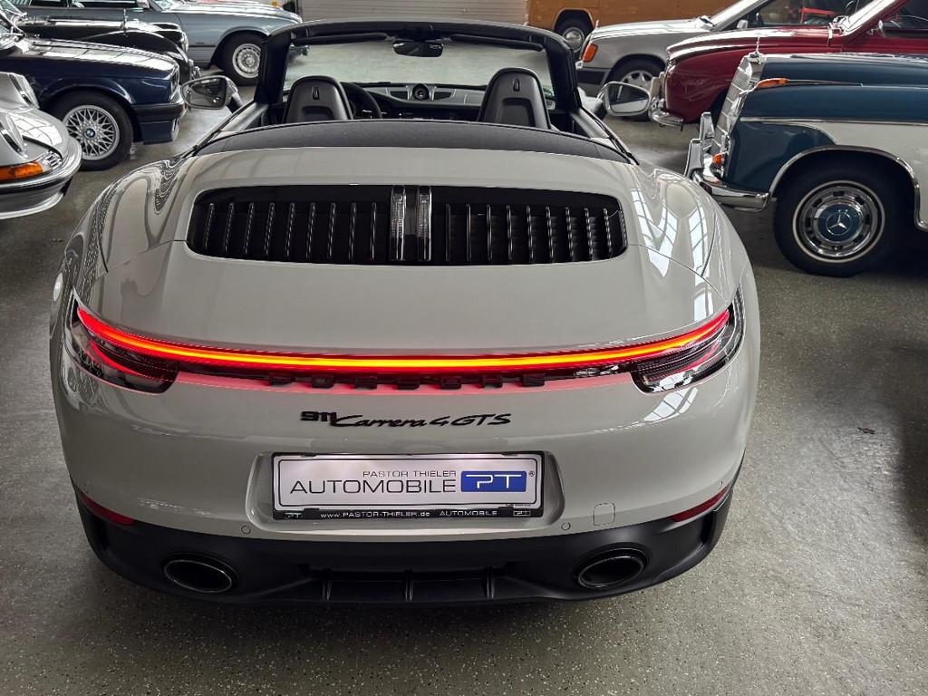 Porsche 992