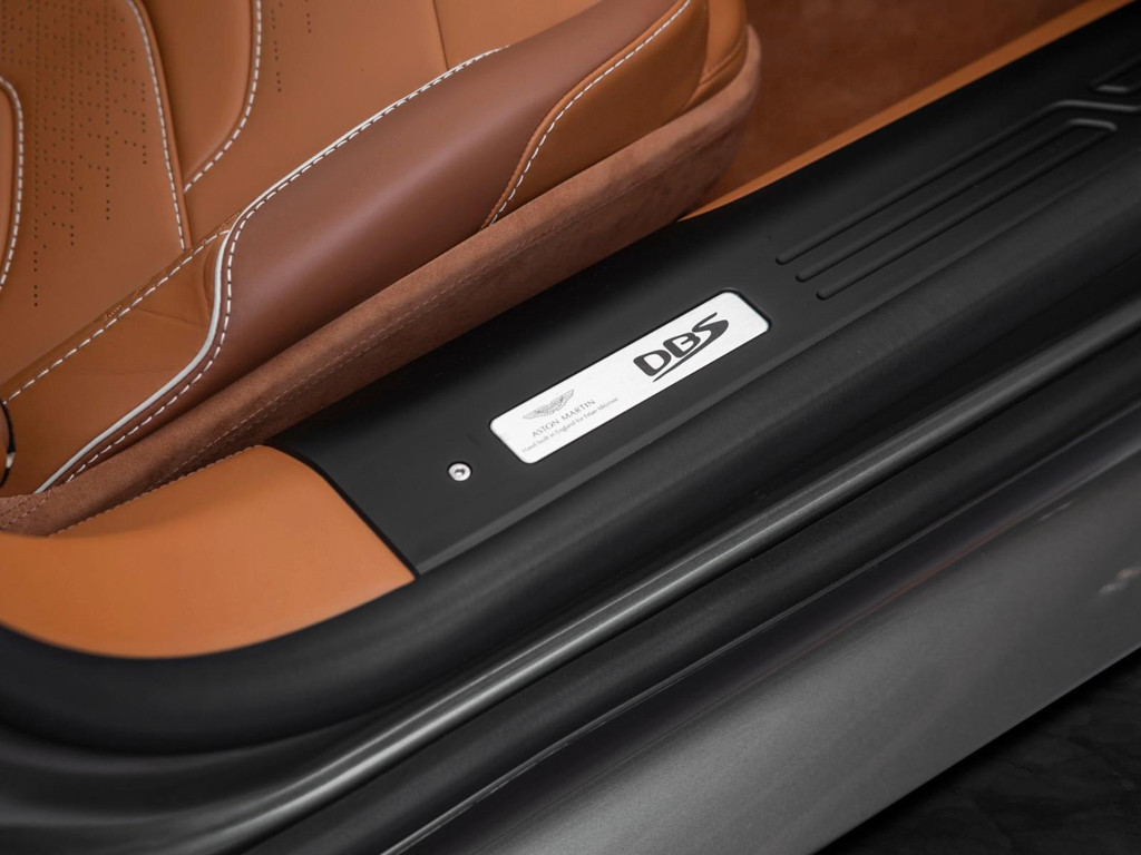 Aston Martin DBS