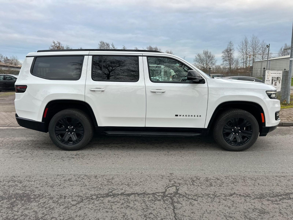 Jeep Wagoneer