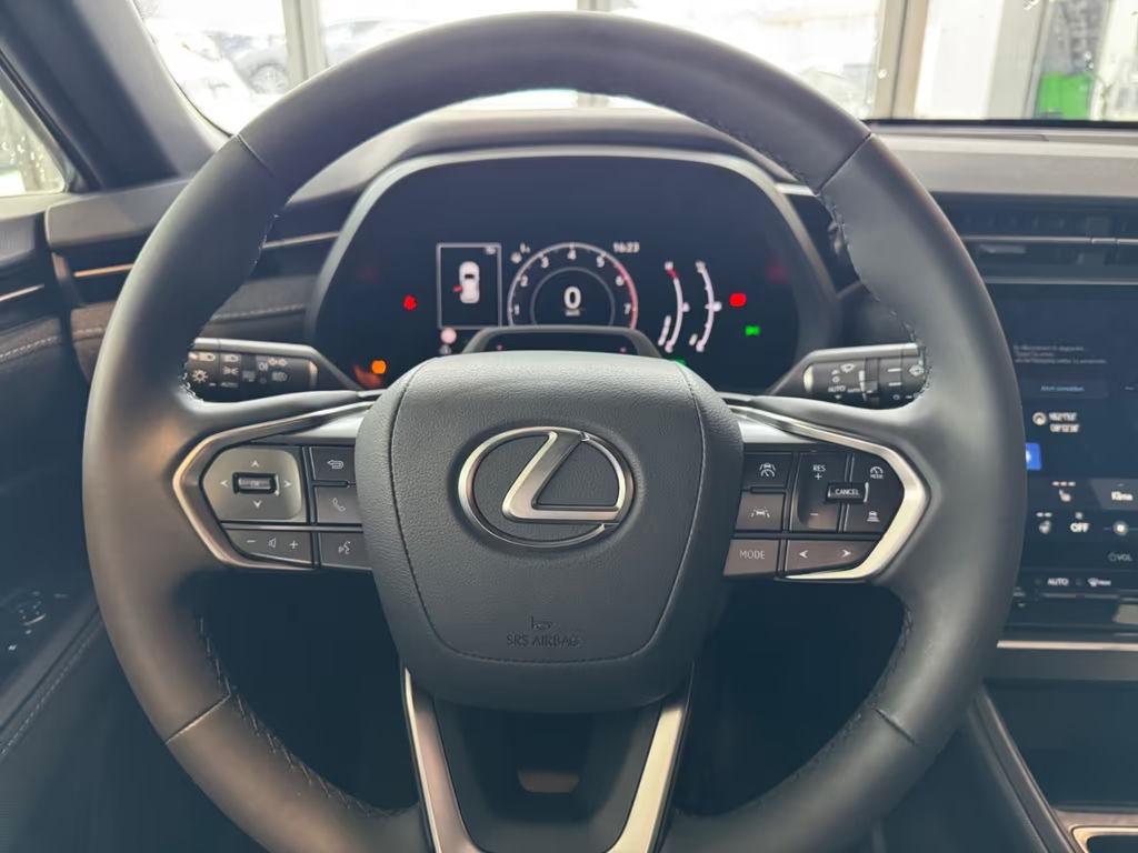 Lexus LBX