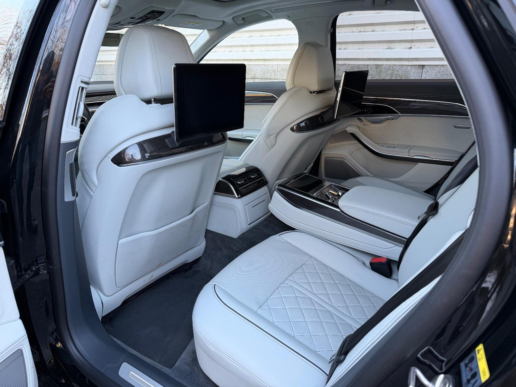 Audi S8