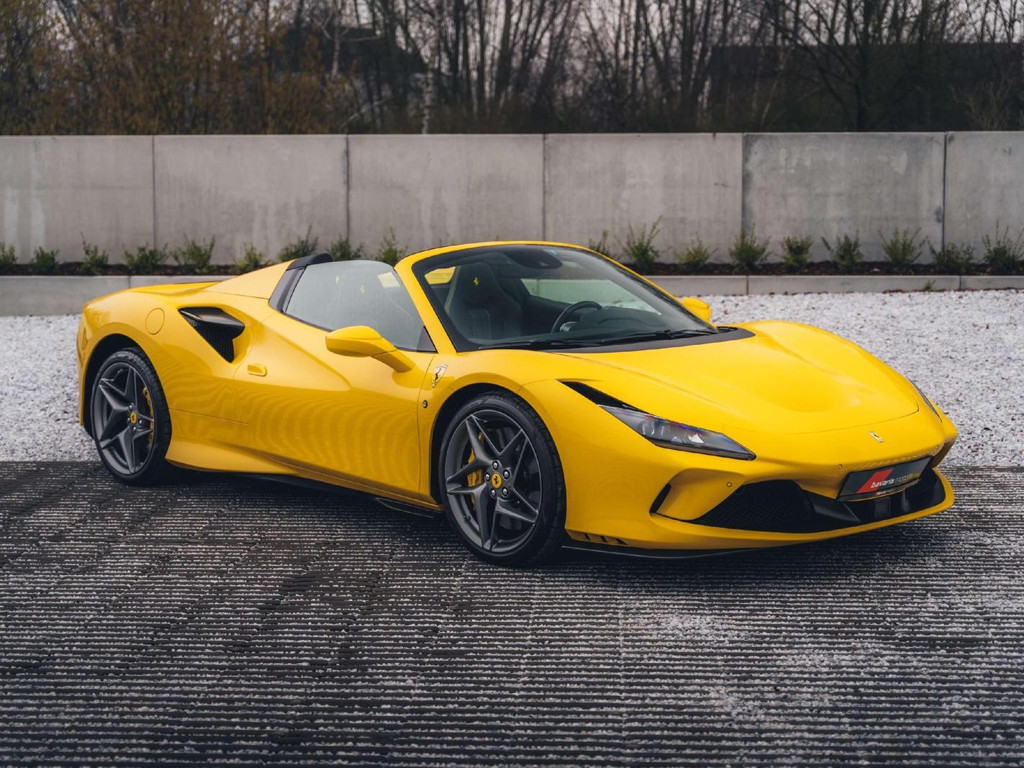 Ferrari F8 2021 Benzine