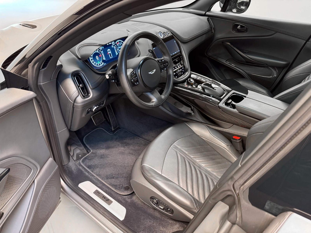 Aston Martin DBX
