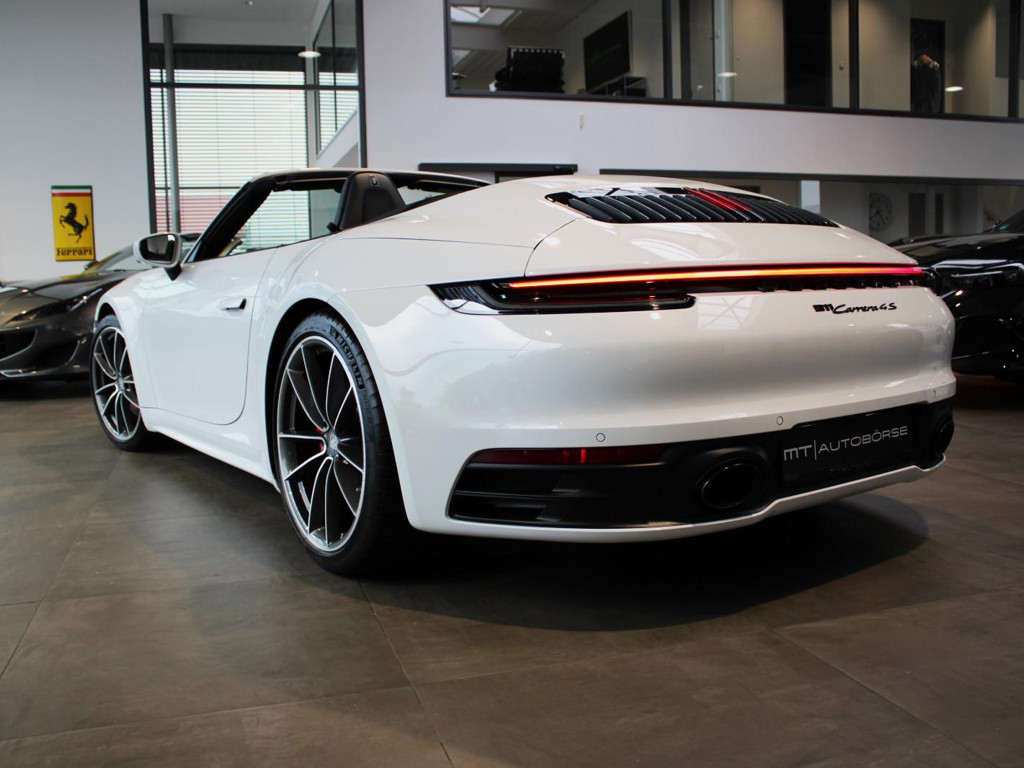 Porsche 992
