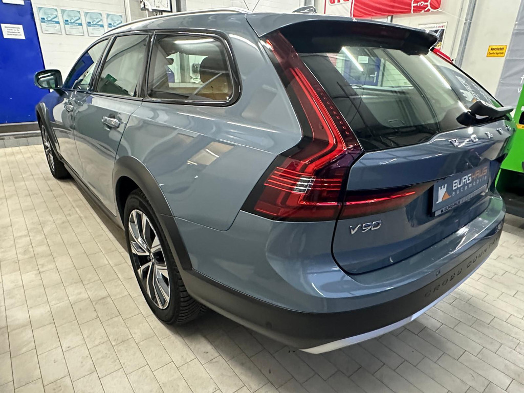 Volvo V90 Cross Country
