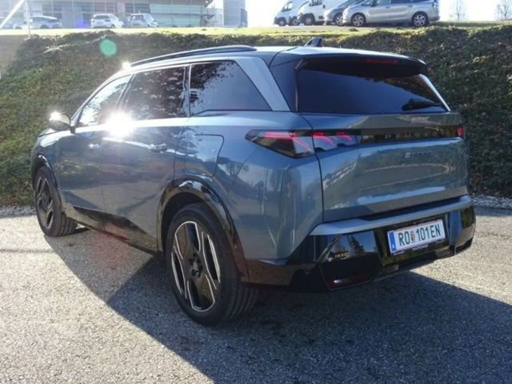 Peugeot E-5008