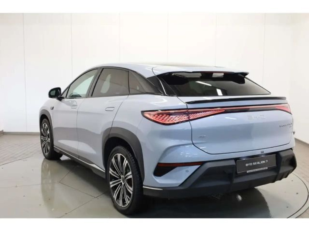 BYD Sealion 7