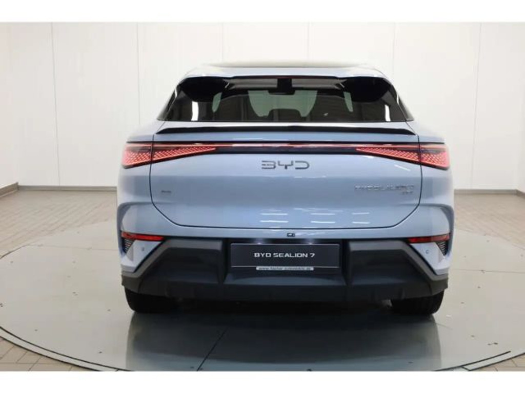 BYD Sealion 7