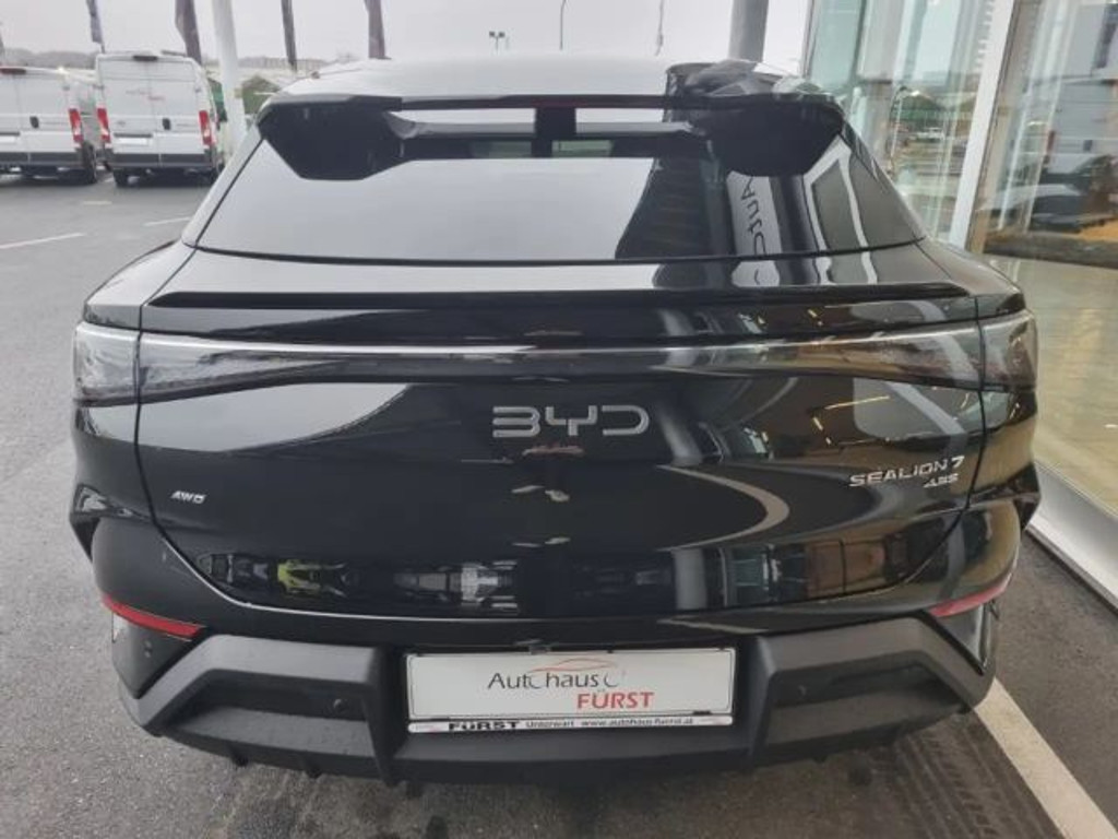 BYD Sealion 7