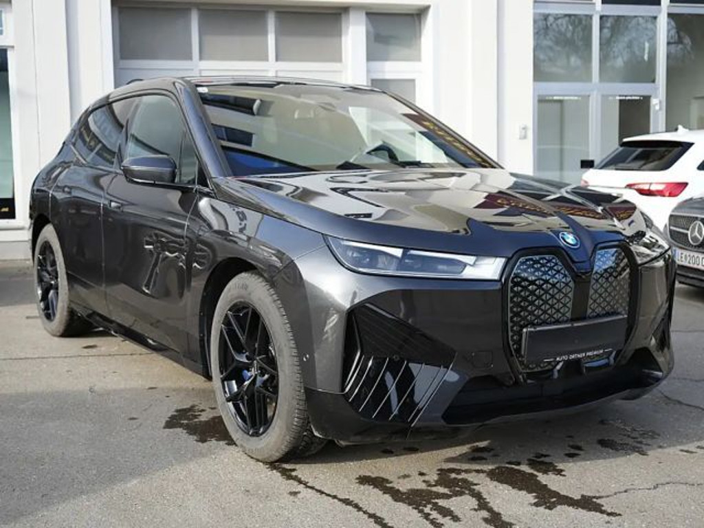 BMW iX