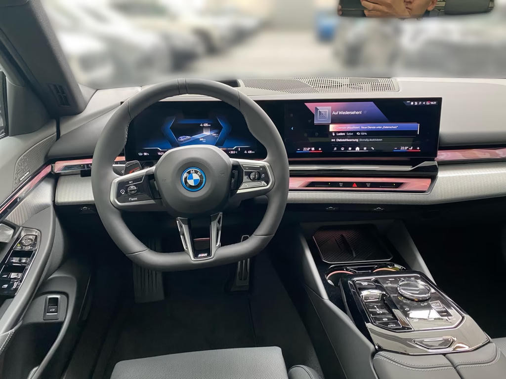 BMW i5
