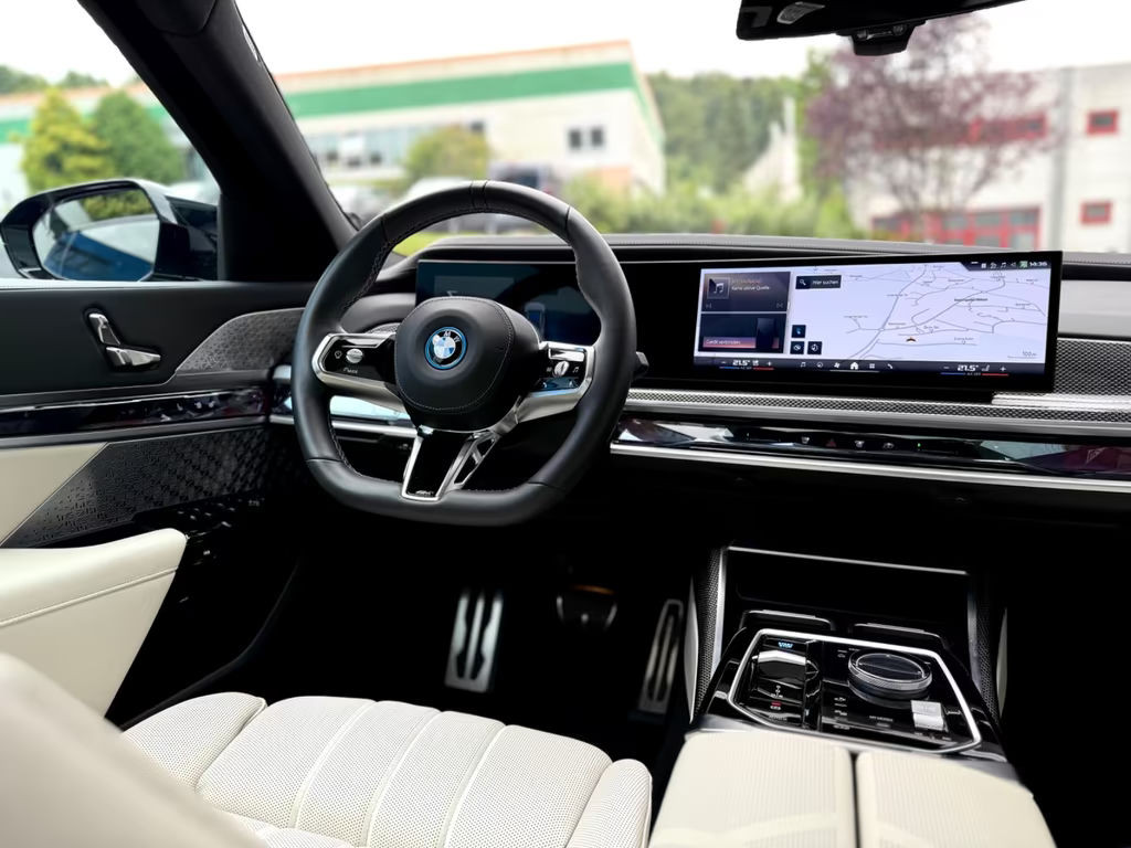 BMW i7