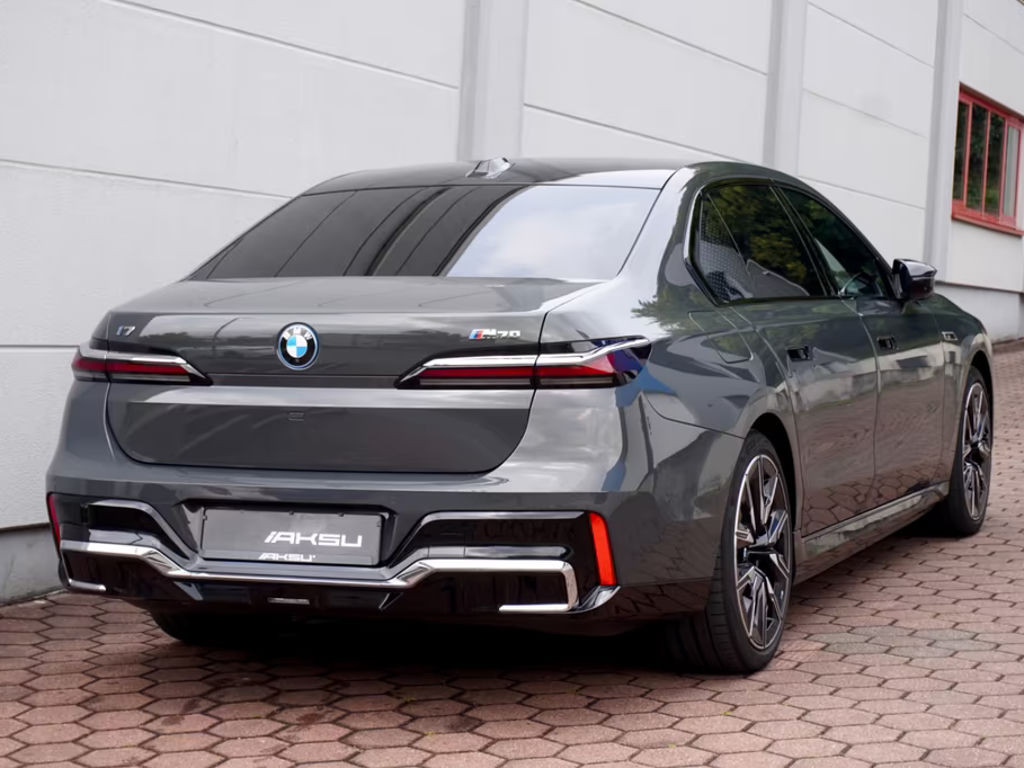 BMW i7
