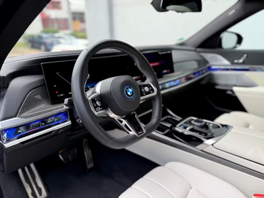 BMW i7