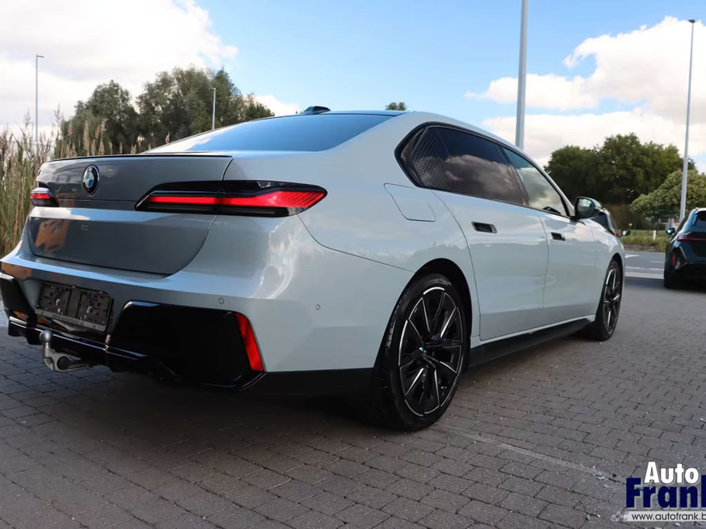 BMW i7