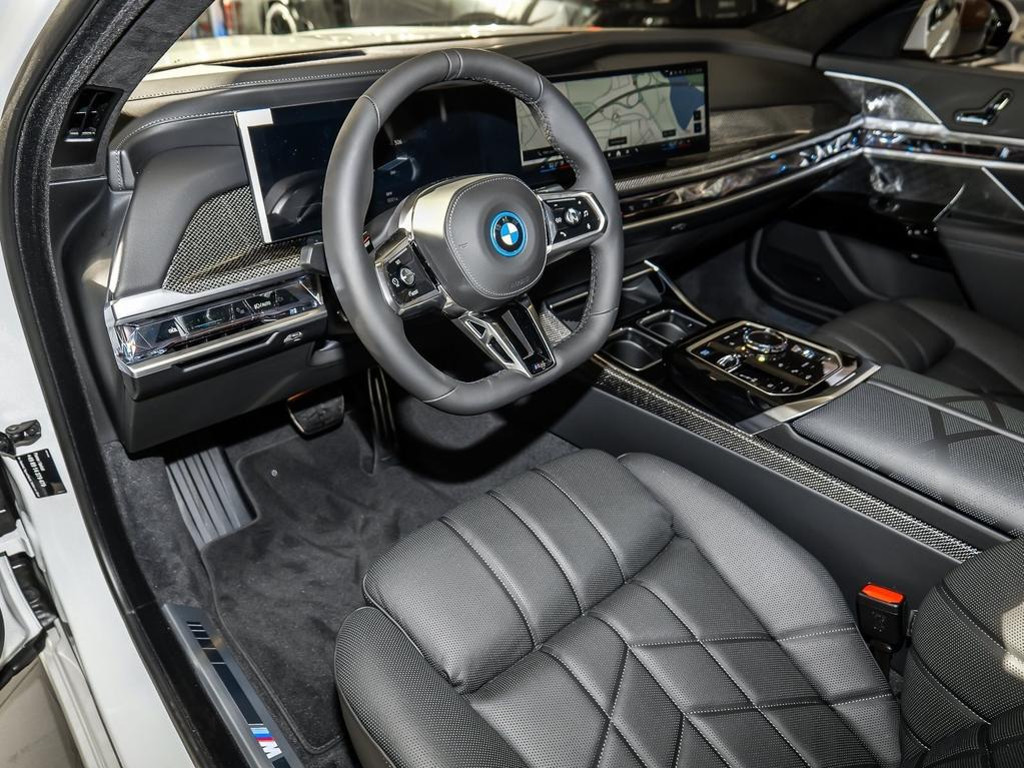 BMW i7