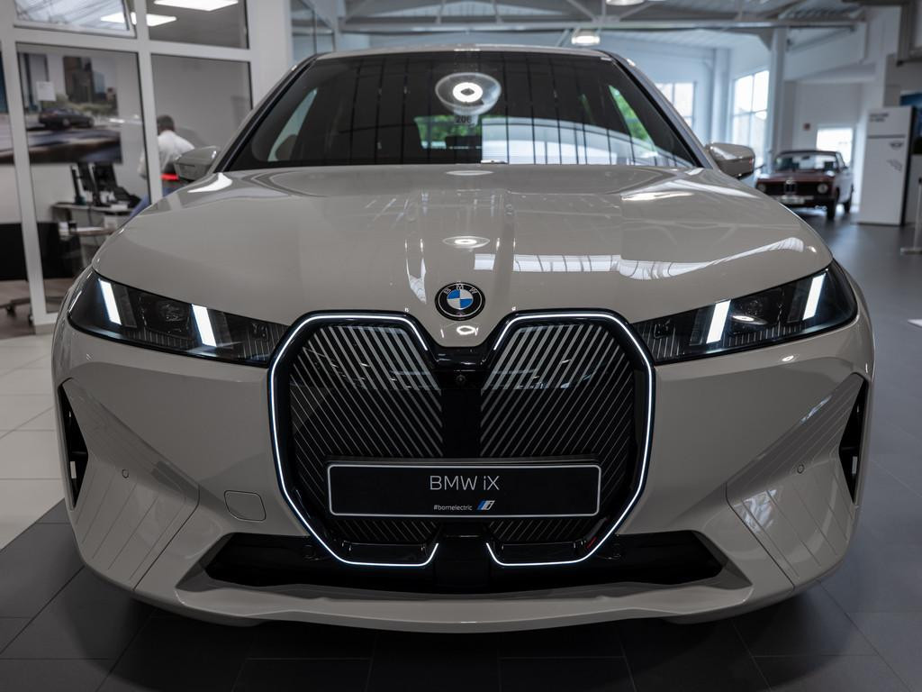 BMW iX