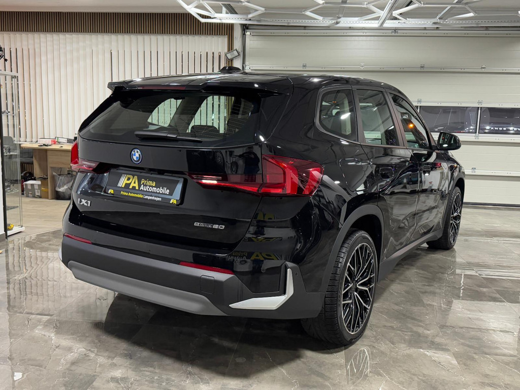 BMW iX1