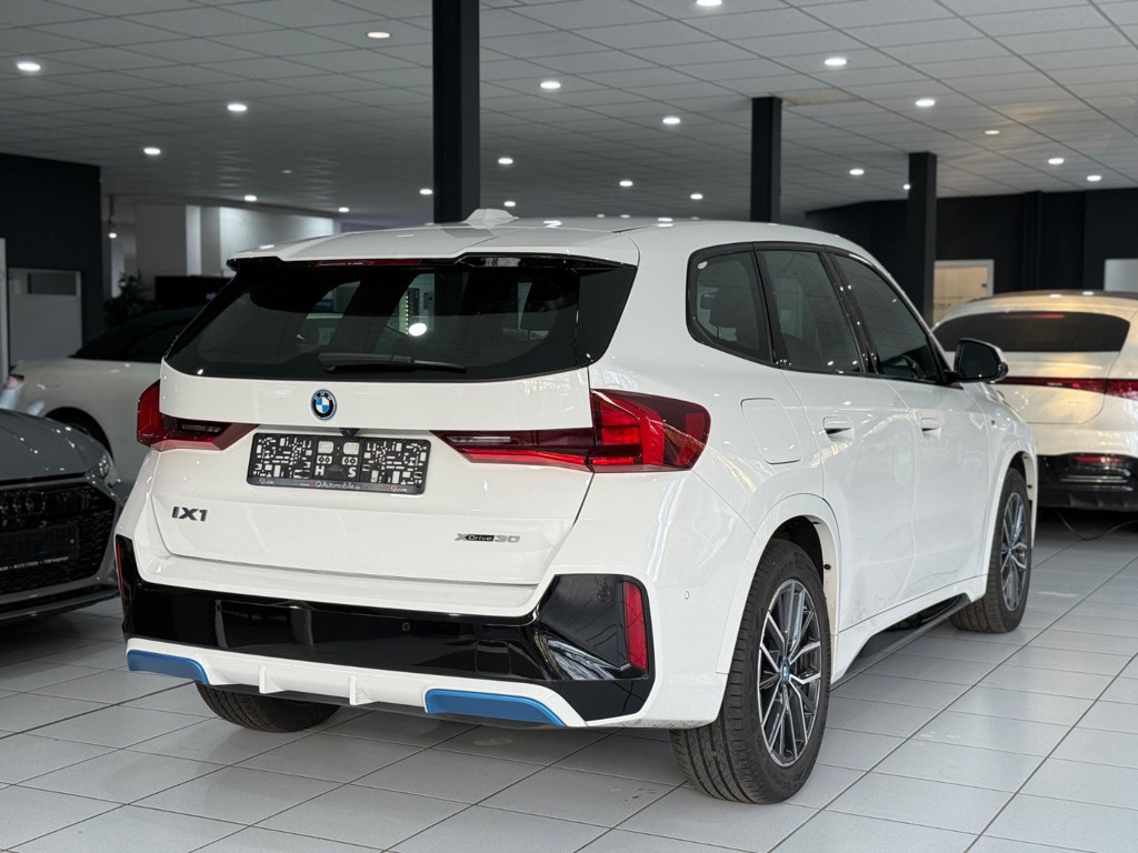 BMW iX1