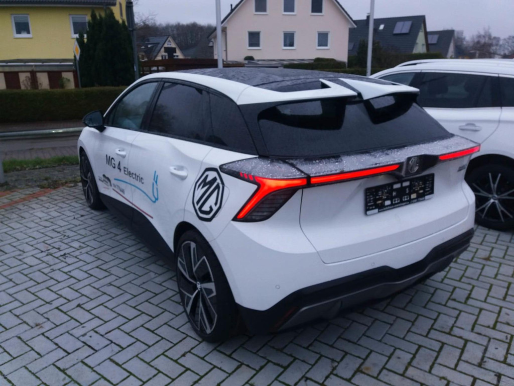 MG MG4