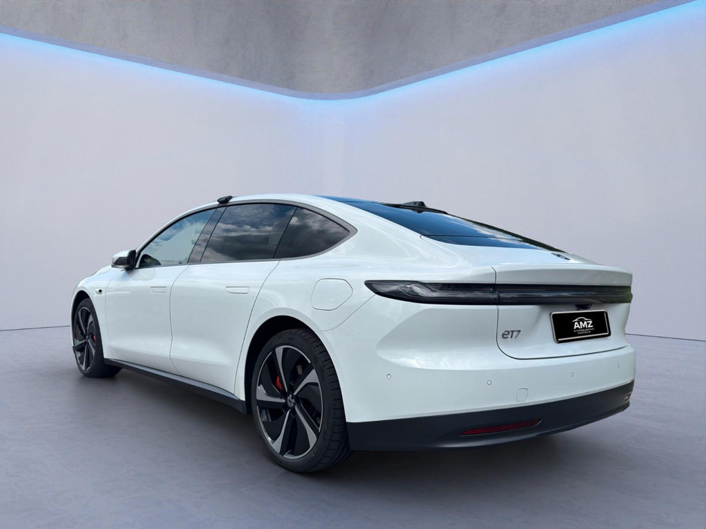 NIO ET7