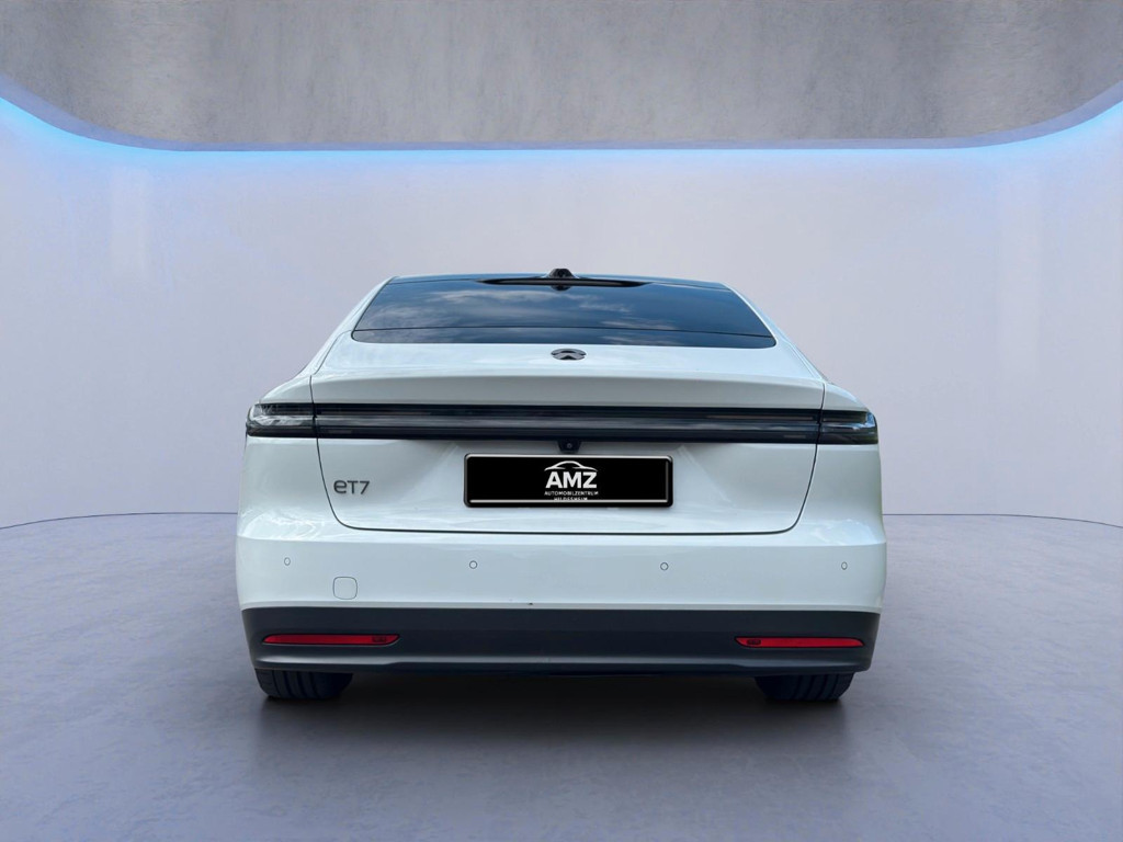 NIO ET7
