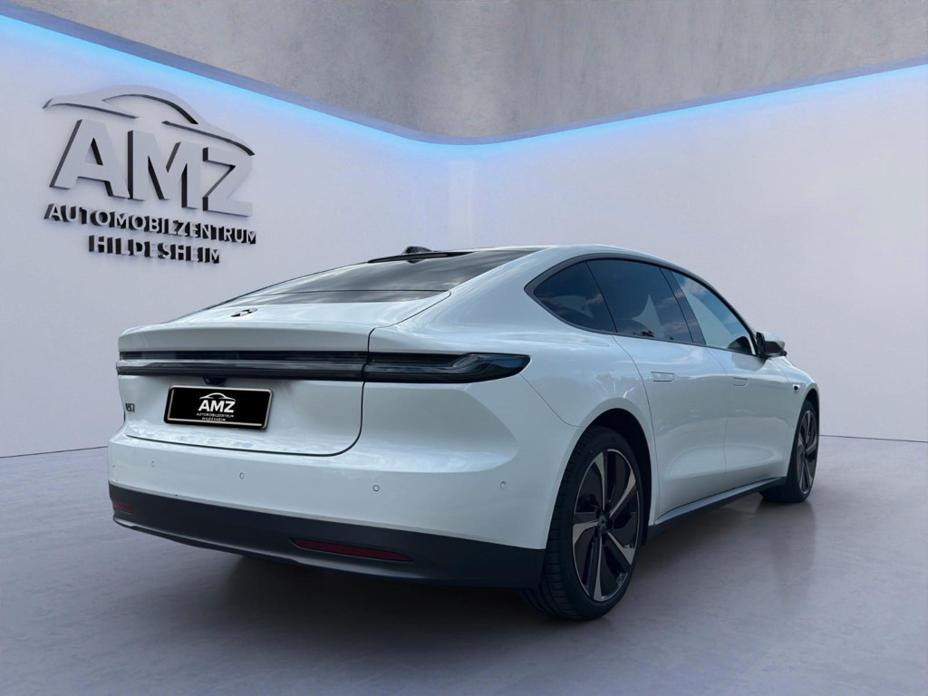 NIO ET7