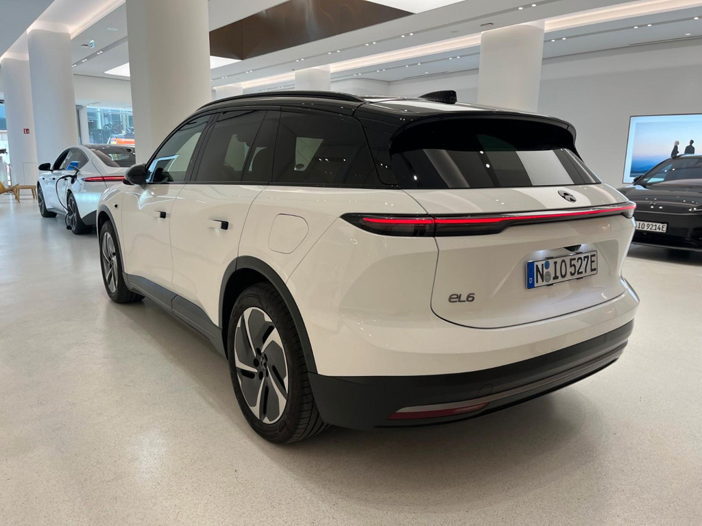 NIO EL6