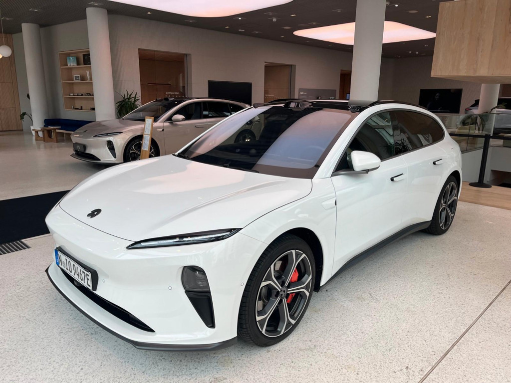 NIO ET5